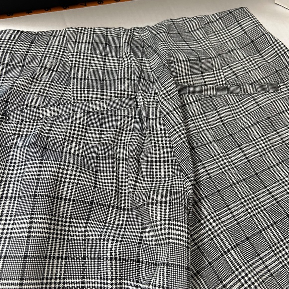 Old Navy Women's Plaid Trousers Ankle Black White Size 10 - Picture 6 of 6